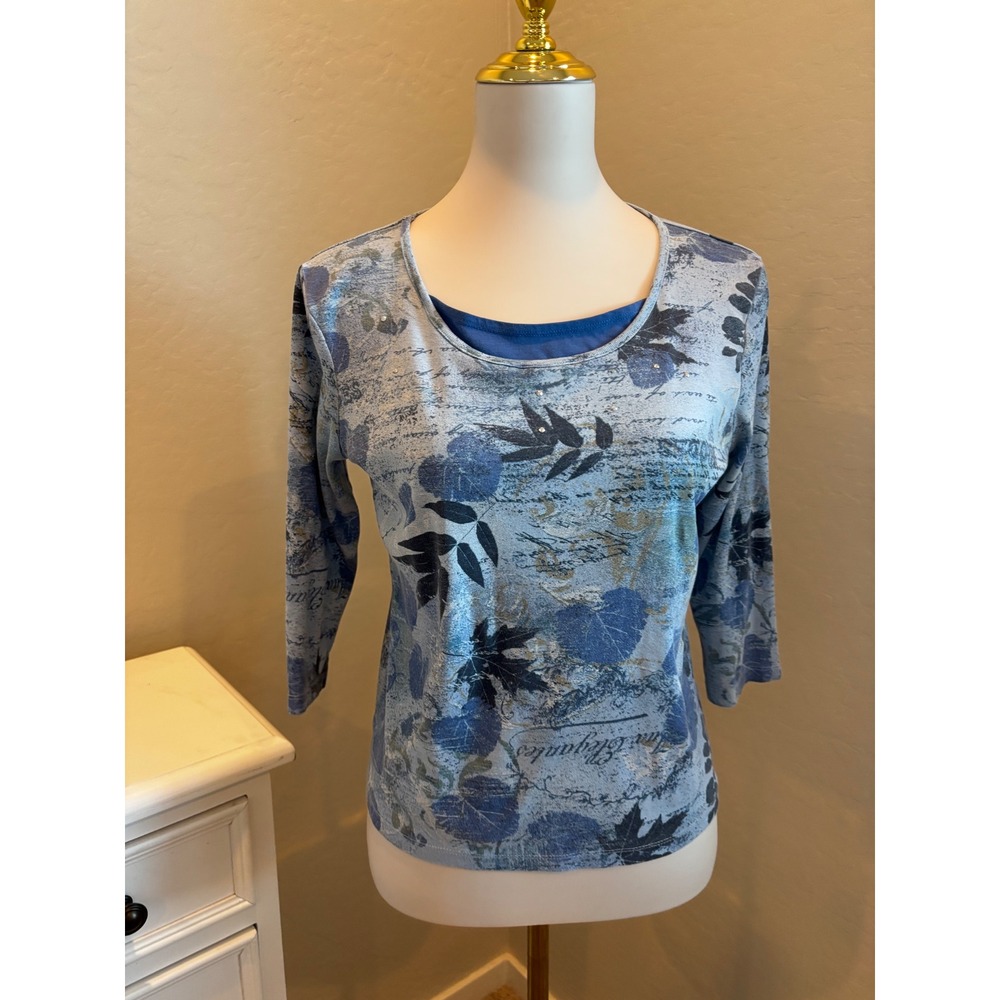 Basic Editions Womens Medium Blue Floral Script Print 3/4 Sleeve Layered Top Y2K - Picture 2 of 3